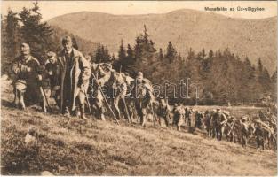 Menetelés az Úz-völgyben / WWI Austro-Hungarian K.u.K. military, marching in Valea Uzului valley