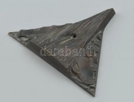 Budahelyi Tibor (1945- ): Subject.
Patinázott bronz, jelzett: BT, 13x16cm