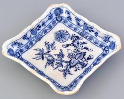 Cauldon porcelán tálka máz alatti kék hagyma mintás. Jelzett, alján lepattanás 18x18 cm