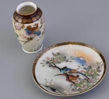 Japán tálka és váza, kézzel festett porcelán, kopott, apró csorbák, jelzett. tálka d: 13cm, váza m:9,5cm