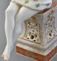 Herendi, Cubash minta.
Szávoszt Katalin (1941- ): Tündérlány.
Színesen, kézzel festett porcelán, j...