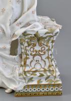 Herendi.
Szávoszt Katalin (1941- ): Afrodité.
Színesen, kézzel festett porcelán, jelzés nélkül, tű...