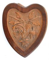 Rózsás faragott fa doboz, sérült, 16×14 cm