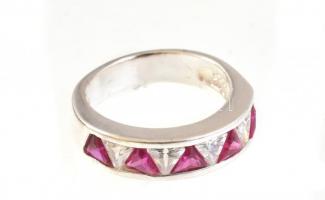 Ezüst(Ag) gyűrű rózsaszín és fehér kövekkel, jelzett, méret: 54, bruttó: 5,74 g