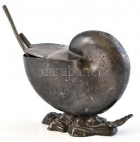 Szarv formájú ón kínáló tengeri szörny díszítéssel. Ón, Anglia, XVIII. sz. vége jelzés nélkül. Hozzá...