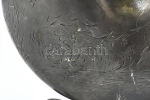 Szarv formájú ón kínáló tengeri szörny díszítéssel. Ón, Anglia, XVIII. sz. vége jelzés nélkül. Hozzá...