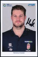 Manhercz Krisztián olimpiai bronzérmes, világbajnoki ezüstérmes, Európa-bajnok vízilabdázó aláírása az őt ábrázoló képen