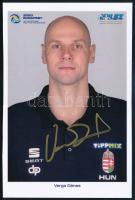 Varga Dénes olimpiai, világ- és Európa-bajnok magyar vízilabdázó aláírása az őt ábrázoló képen