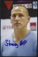 Storcz Botond olimpiai bajnok kajakozó aláírása az őt ábrázoló képen