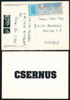 1985 Csernus Tibor (1927-2007) Kossuth-díjas festő, grafikus és felesége saját kézzel írt újévi üdvözlő sorai képeslapon + egy kiállítási meghívója
