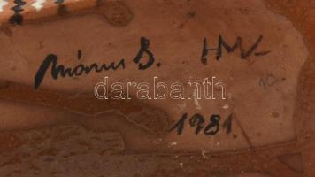 Mónus Sándor (1909-1996): Fazekasműhely, Hódmezővásárhely 1981, festett kerámia, jelzett, hibátlan, ...