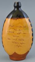 Kántor Karcag, madaras butella, mázas festett kerámia, jelzett, apró lepattanások, felirattal: Azért...