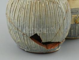 Kiss Roóz Ilona (1920-2010): Kórusban, mázas kerámia, kézzel festett, jelzett, sérült, m: 22cm