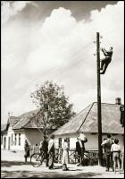 cca 1959 A falvak villamosítása, Kotnyek Antal (1921-1990) budapesti fotóriporter hagyatékából 1 db NEGATÍV, 6x4,6 cm