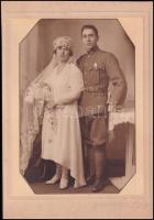 cca 1928 Szipál udvari fényképész aláírással esküvői vintage fotó, ahol a vőlegény katona, 24x16 cm, karton 29,7x20,7 cm
