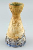 Kiss Roóz Ilona (1920-2010): Figurális váza, mázas kerámia, kézzel festett, jelzett, sérült, m: 22 c...