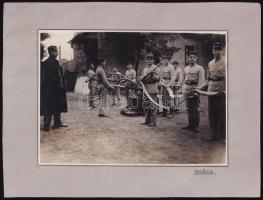 cca 1925 Tűzoltók gyakorlata, vintage fotó, 12x17 cm, karton (sarkán törés) 18x23 cm