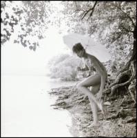 Fotómodellek tettre készen, Menesdorfer Lajos (1941-2005) budapesti fotóművész hagyatékából, 5 db vi...