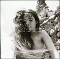 cca 1985 Szél fújta az objektív elé, Menesdorfer Lajos (1941-2005) budapesti fotóművész hagyatékából...