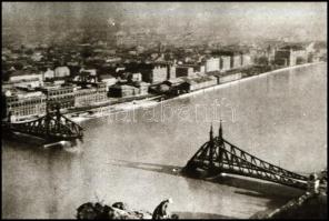 cca 1945 A németek által felrobbantott Ferenc József híd maradványai, Fekete György (1904-1990) budapesti fényképész hagyatékából 1 db NEGATÍV, 5x6,3 cm