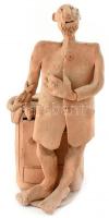 Ismeretlen keramikus: Álló férfi, kerámia, Gyártástechnológiai repedésekkel, m: 28cm