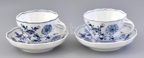 2 db Meisseni porcelán teás csésze, aljjal. Máz alatti kék festés, hibátlan, jelzett: Royal Meissen.