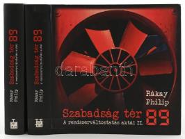 Rákay Philip: Szabadság tér 89. A rendszerváltoztatás aktái I-II. kötet. (Bp.), 2015, szerzői magánkiadás. 390+499 p. Gazdag képanyaggal illusztrálva. Kiadói papírkötés, kissé kopott borítóval, egyébként jó állapotban, intézményi bélyegzővel és címkével, volt könyvtári példány.