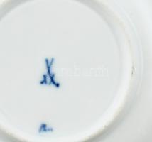 6 db Meisseni porcelán salátás tálka, aljjal. Máz alatti kék festés, egyik peremén apró csorba, jelz...