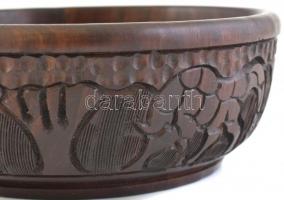 Esztergált fa tál, palástján stilizált, figurális faragás (elefánt, zsiráf, orrszarvú) d:19cm