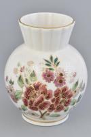 Zsolnay virágmintás porcelán váza, kézzel festett, jelzett, minimális kopással, m: 12 cm