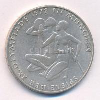 NSZK 1972G 10M Ag "Müncheni Olimpia - térdelő atléták" T:2 FRG 1972G 10 Mark Ag "Munich Olympics - Athletes kneeling" C:XF Krause KM#132