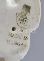 Zsolnay nyuszi figura. Kézzel festett, jelzett, minimális kopással 9 cm