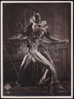 cca 1930-1940 Táncosok, UFA fotó, 23×17 cm