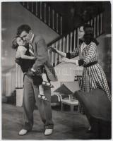 Színpadi jelenetek valószínűleg az Operettszínházból, 4 db fotó, 30×24 cm