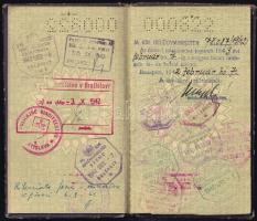 1942 Magyar Királyság által kiállított, fényképes szolgálati útlevél dr. Glósz Ödön részére, számos ...