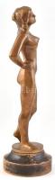 Női akt.
Patinázott bronz m: 33 cm