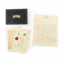 cca 1800-1880 Dekoratív bőrkötésű füzet, néhány oldalon német kézírással, aranyozott lapszélekkel. hozzá néhány régi levél