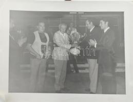 cca 1920-1950 Dóra Pál és Montágh András galamblövő világbajnok és bajnokokat ábárzoló fotók, különb...