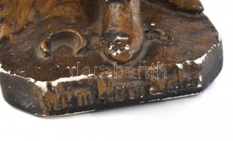 Nem, nem, soha! Irredenta gipsz szobor a Trianoni békediktátumot széttépő alakkal, Sérülésekkel. cca...