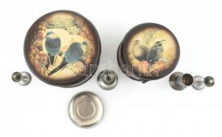 2 db réz záras fa doboz, d: 20 cm, 15 cm. Bennűk fém, ón alpakka tárgyak