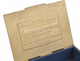 Kiváló katona doboz, belsejében felirat: Emlékül a szocialista haza fegyveres szolgálatáért, a Magya...