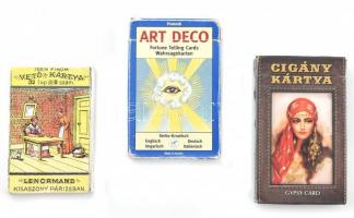 3 pakli jóskártya: Art deco Piatnik, cigány kártya, vető kártya, részben sérült, eredeti csomagolásban
