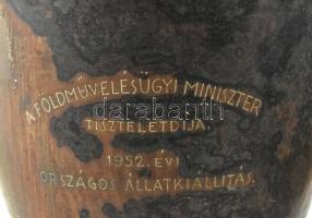 2 db serleg, fém, kopott, sérült, m: 20 és 25 cm
Egyiken vésett felirat: A FÖLDMŰVELÉSÜGYI MINISZTE...