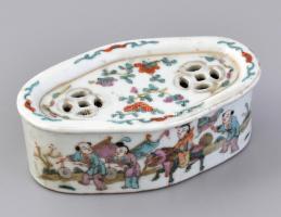 Kínai bonbonniere, porcelán, jelzett, kopott, 12x7,5x4cm
