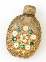 Régi réz hálós parfümös üvegcse fém kupakkal, florális díszítéssel, kopott, m: 5,5 cm