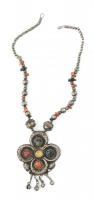 Keleti-ázsiai stílusú dekoratív fém bizsu nyaklánc 5 db kővel, kopásnyomokkal, hátsó fele kissé sérült, h: 33 cm
