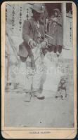 cca 1910 Cigány majommal, kartonra ragasztott fotó, 14×8 cm