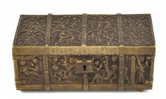 Bronz doboz, mitológiai jelenetekkel, nem nyílik, 19x9,5x8cm