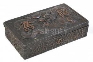 Kínai doboz 1914-es vésettel, fém, sérült. 15x9x4cm
