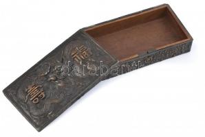 Kínai doboz 1914-es vésettel, fém, sérült. 15x9x4cm